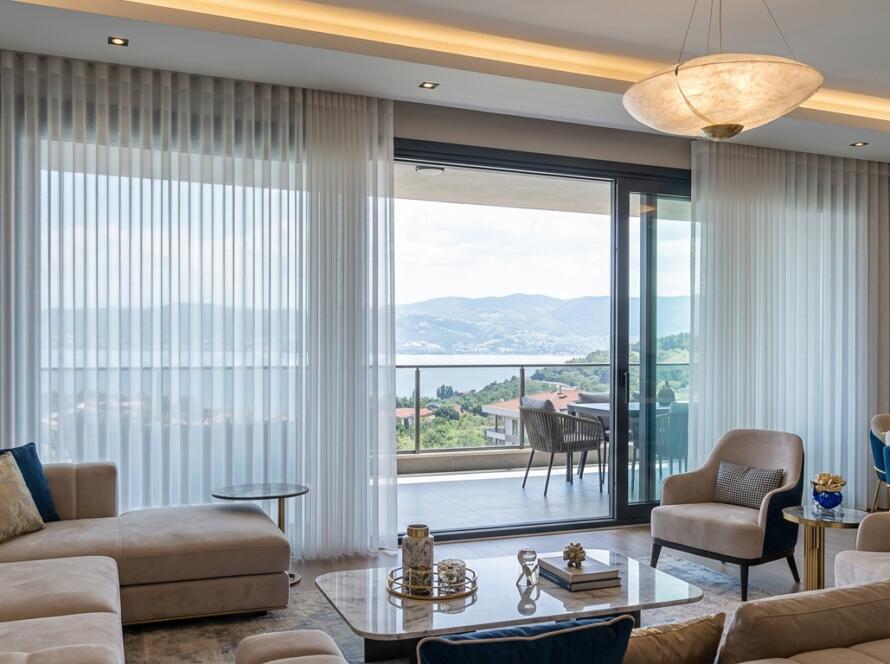 İzmit lens perde modelleri ile modern salonlara değer katan dikey tül tasarımları